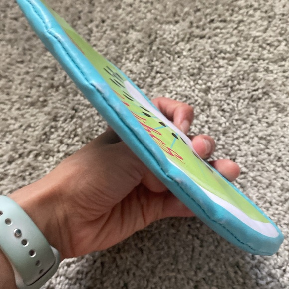 Good Vibes Kiwi 🥝 design cosmetic bag - Picture 8 of 16